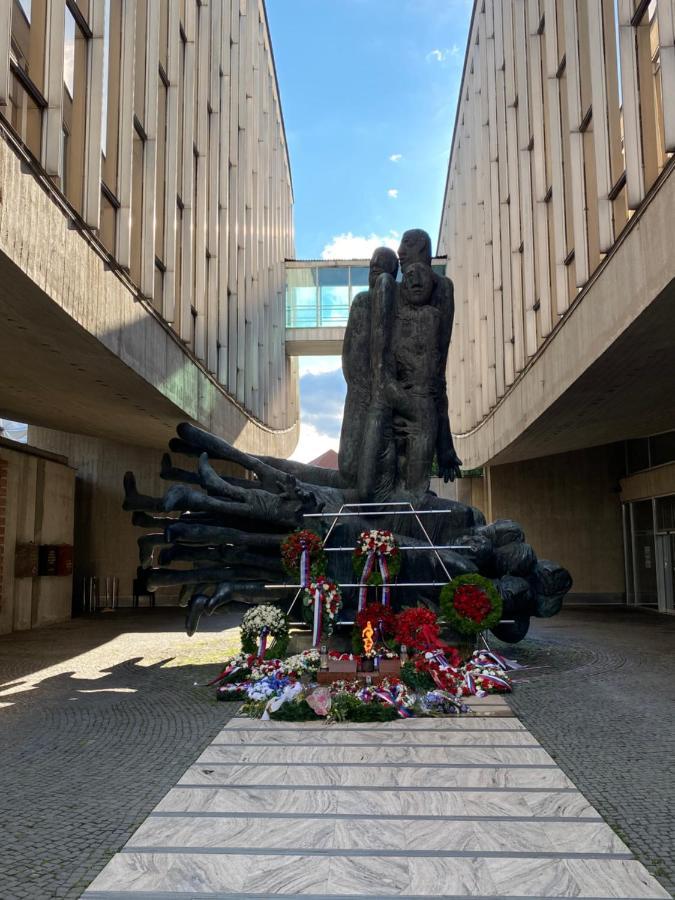 Apartmán s bazénom, Banská Bystrica Esterno foto