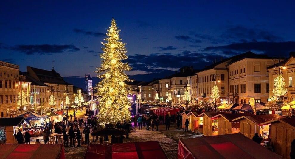 Apartmán s bazénom, Banská Bystrica Esterno foto